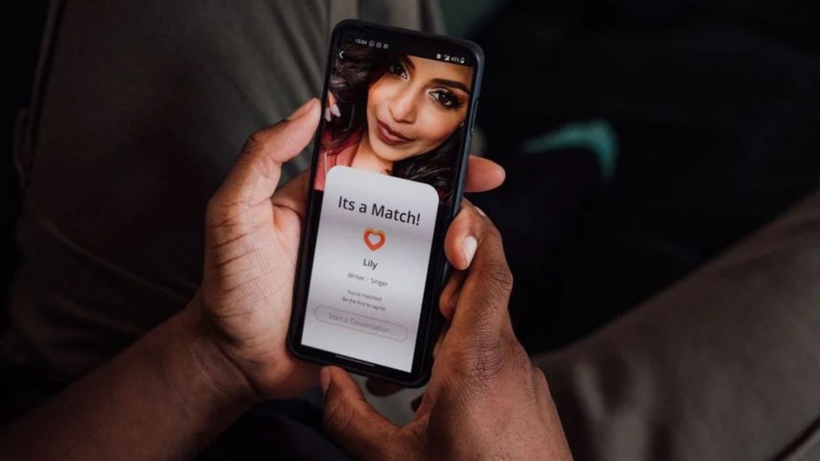 Tinder testa escaneamento de íris para frear bots de IA