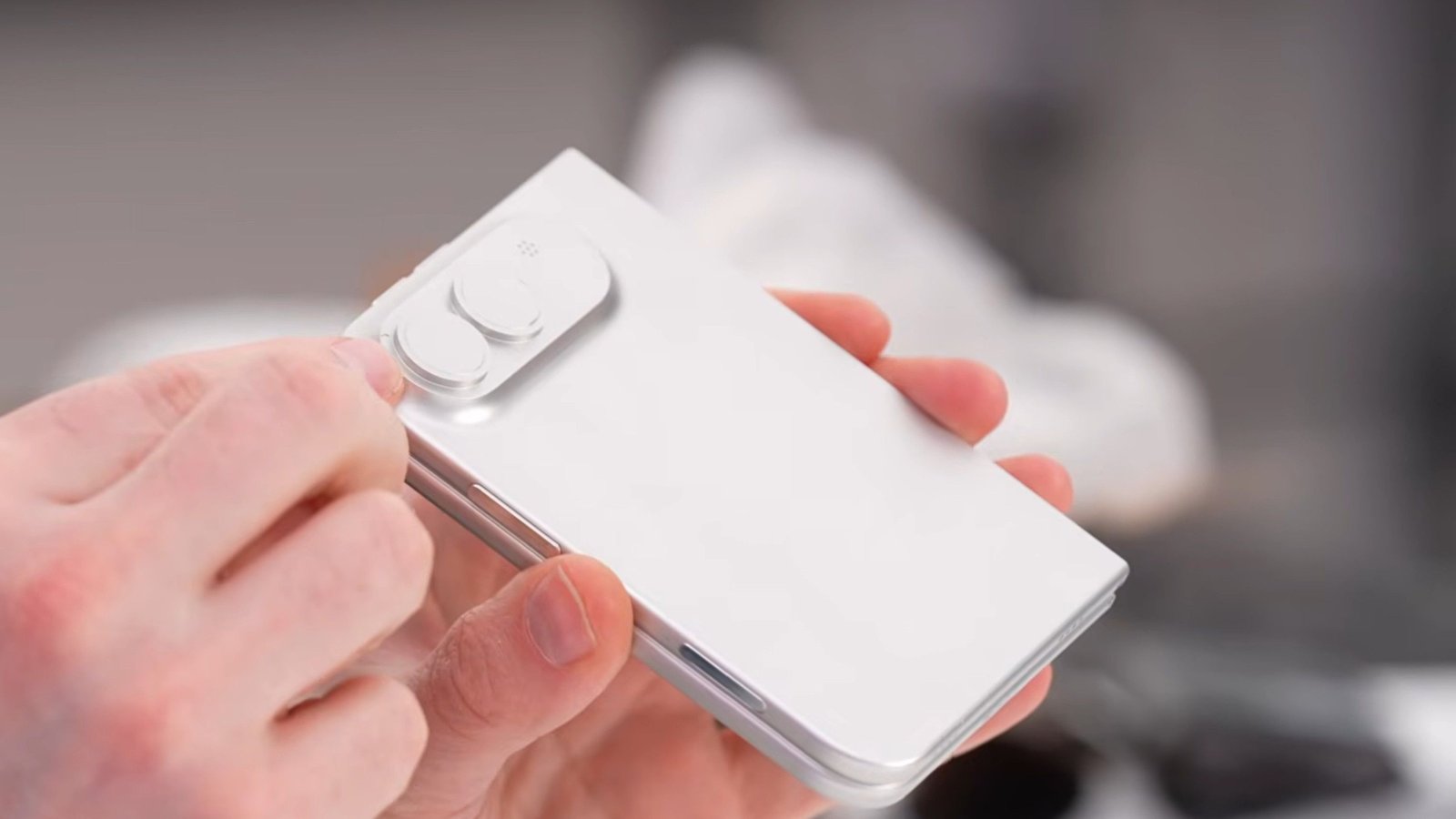 Youtuber mostra protótipo do iPhone Fold parecido com um tablet