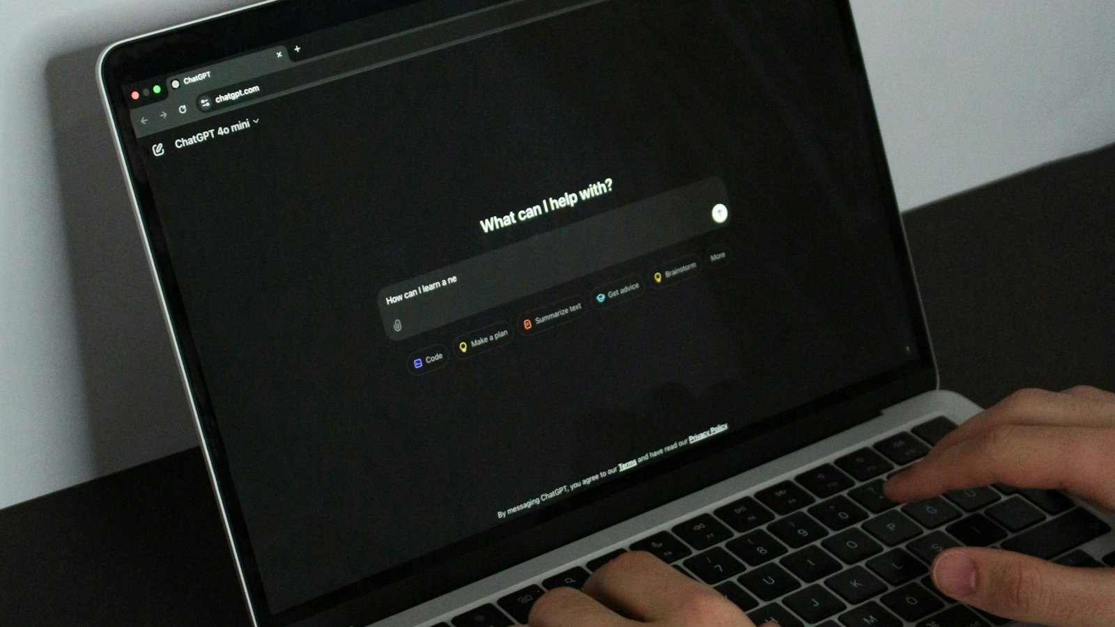 ChatGPT é atualizado com novo GPT-5.5 Instant que promete alucinar menos