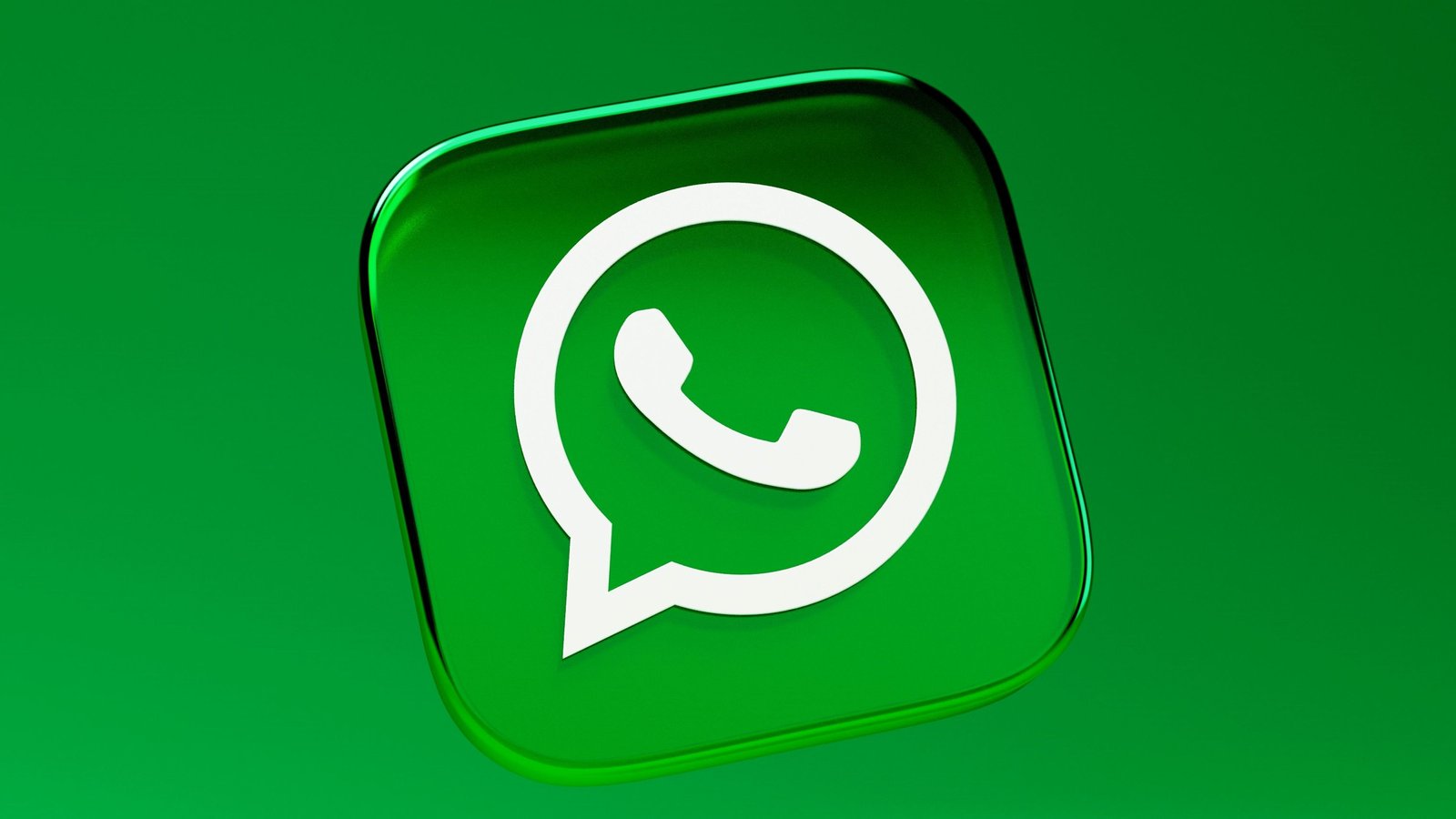 WhatsApp expande visual Liquid Glass do iOS 26 para menu de contexto e emojis