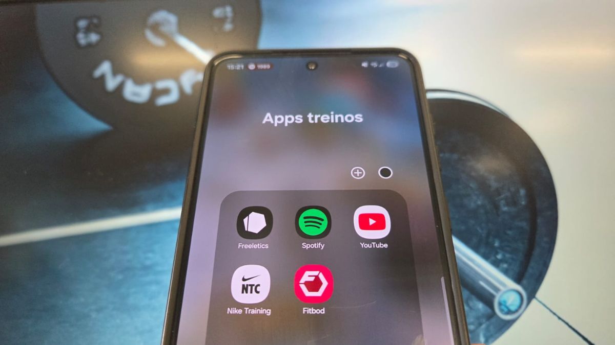 Spotify, Peloton, YouTube ou apps fitness: qual é o melhor para treinar em 2026?