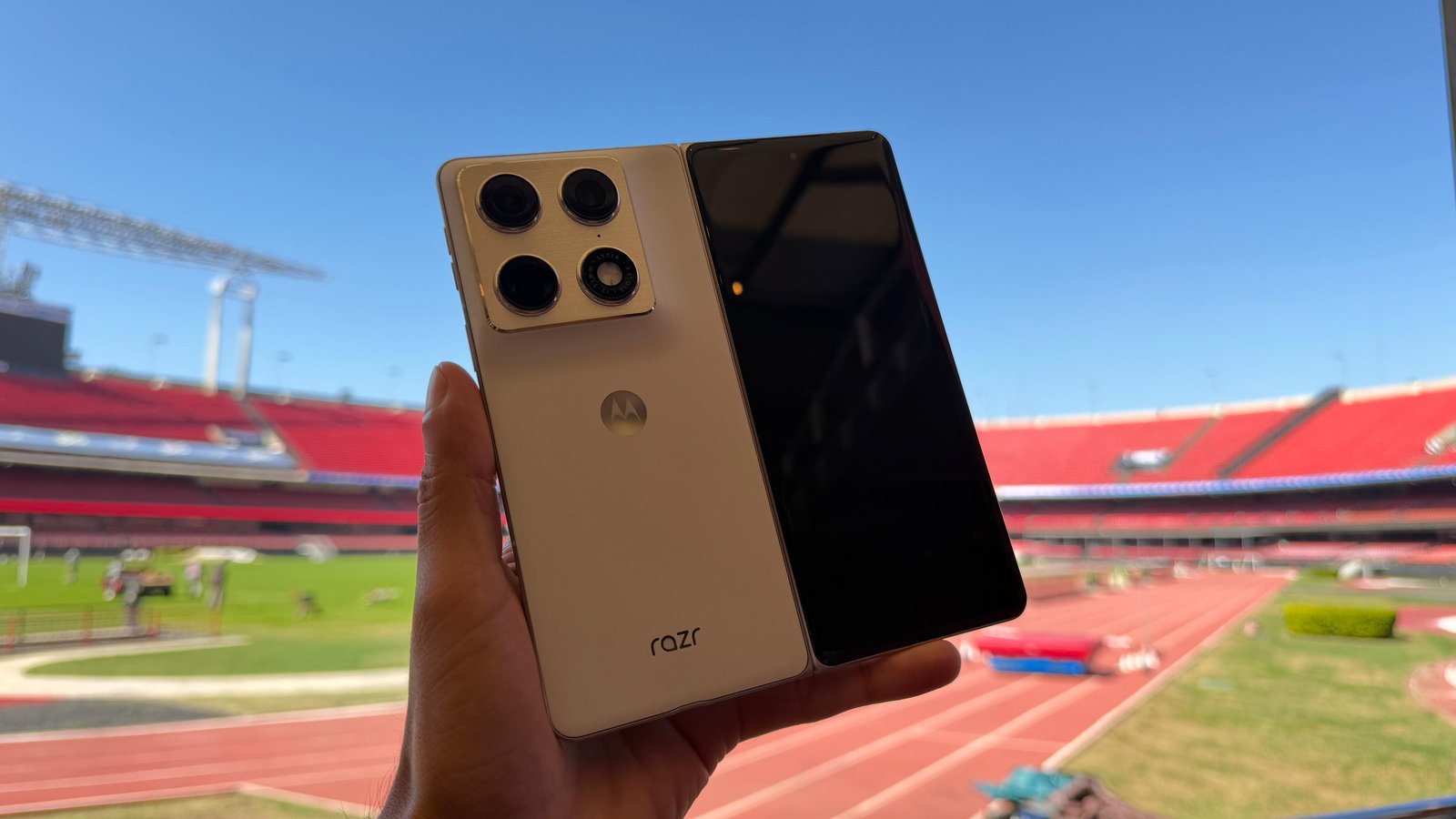 Motorola Razr Fold chega ao Brasil a partir de R$ 16 mil; confira especificações